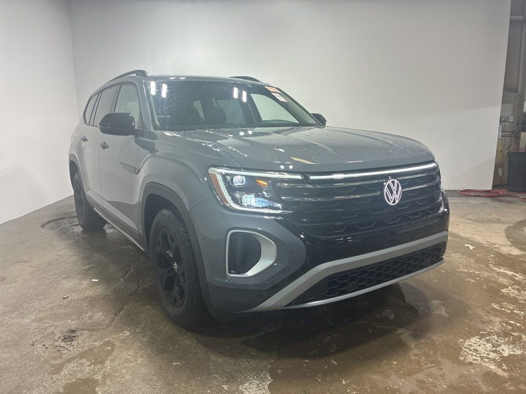 Used 2025 Volkswagen Atlas Peak Edition SE image 22