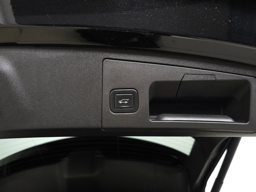 Used 2021 Cadillac XT4 Sport w/ Cold Weather Package FWD image 6