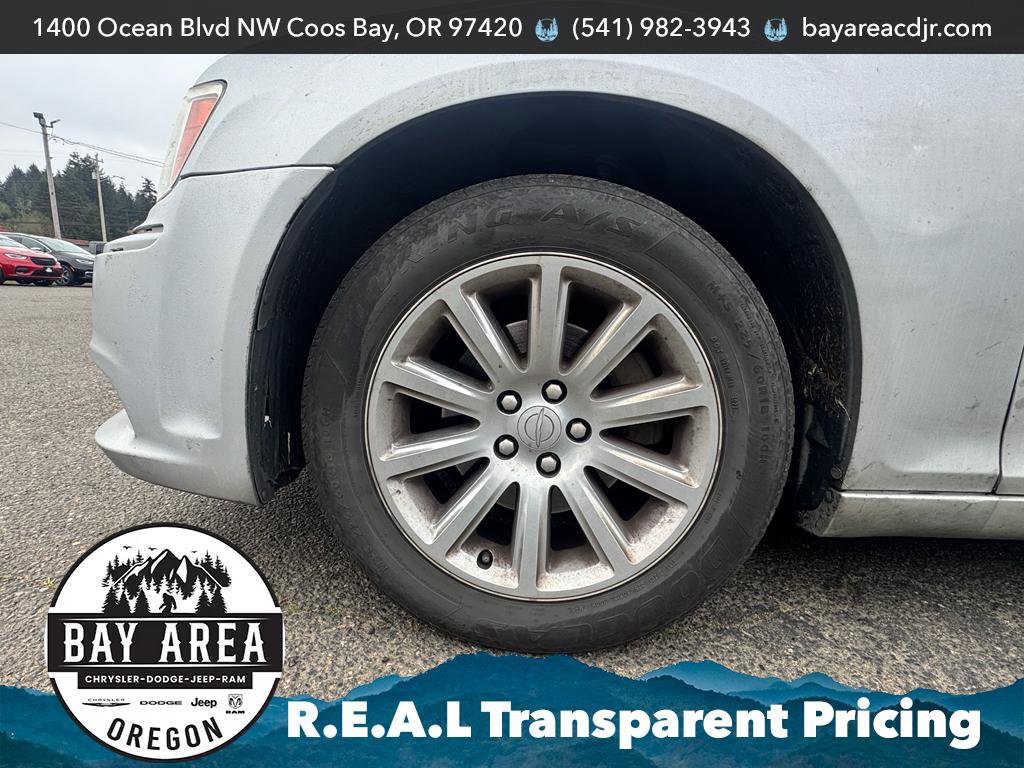 Used 2012 Chrysler 300 Limited image 9