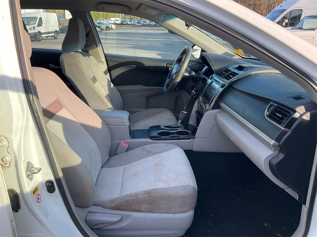 Used 2013 Toyota Camry LE image 12