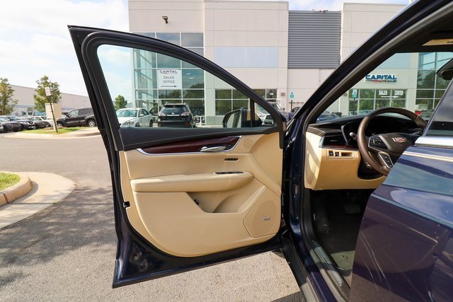 Used 2017 Cadillac XT5 Luxury w/ Driver Awareness Package image 38