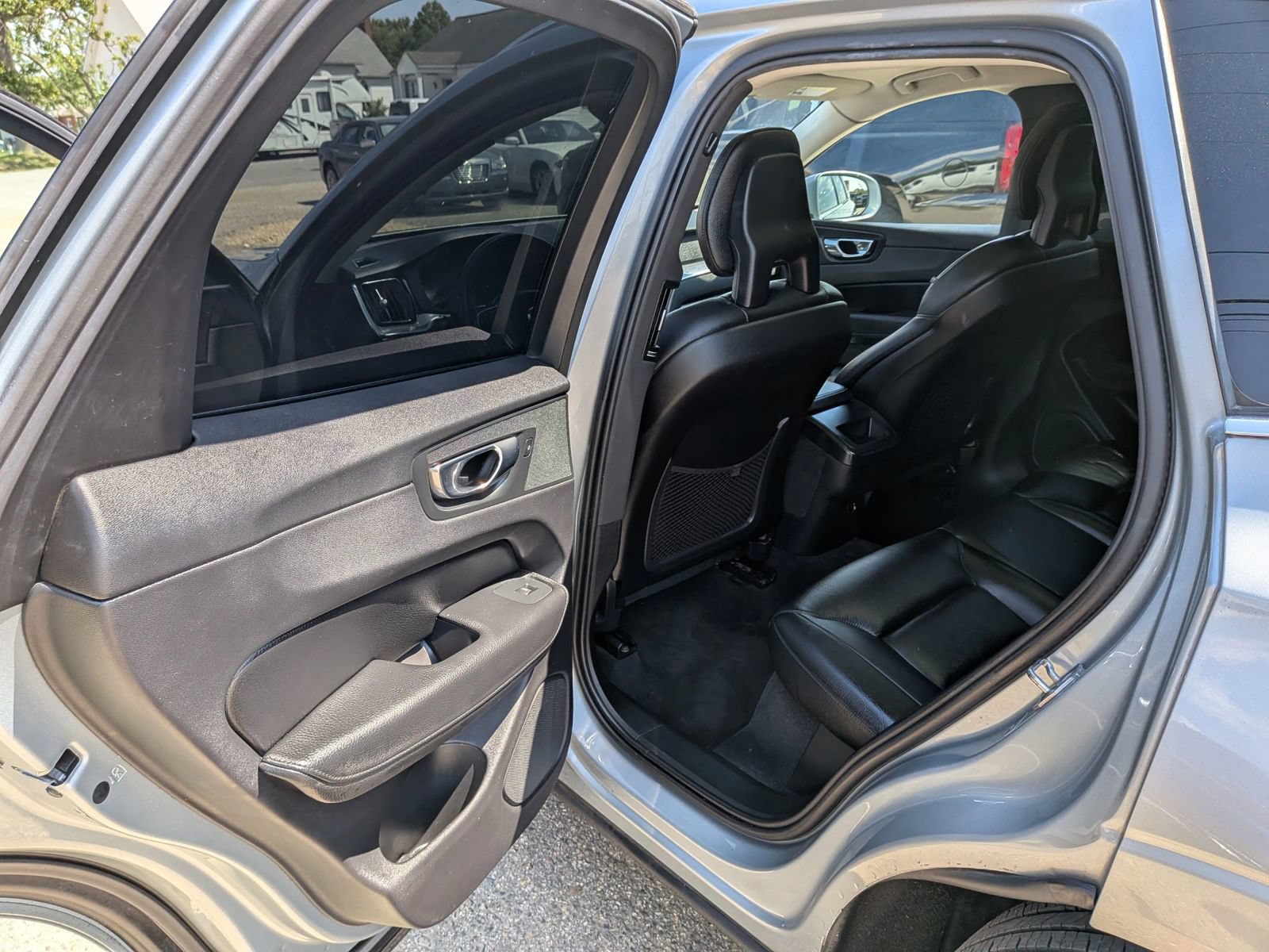 Used 2018 Volvo XC60 T6 Momentum w/ Convenience Package AWD/4WD image 31