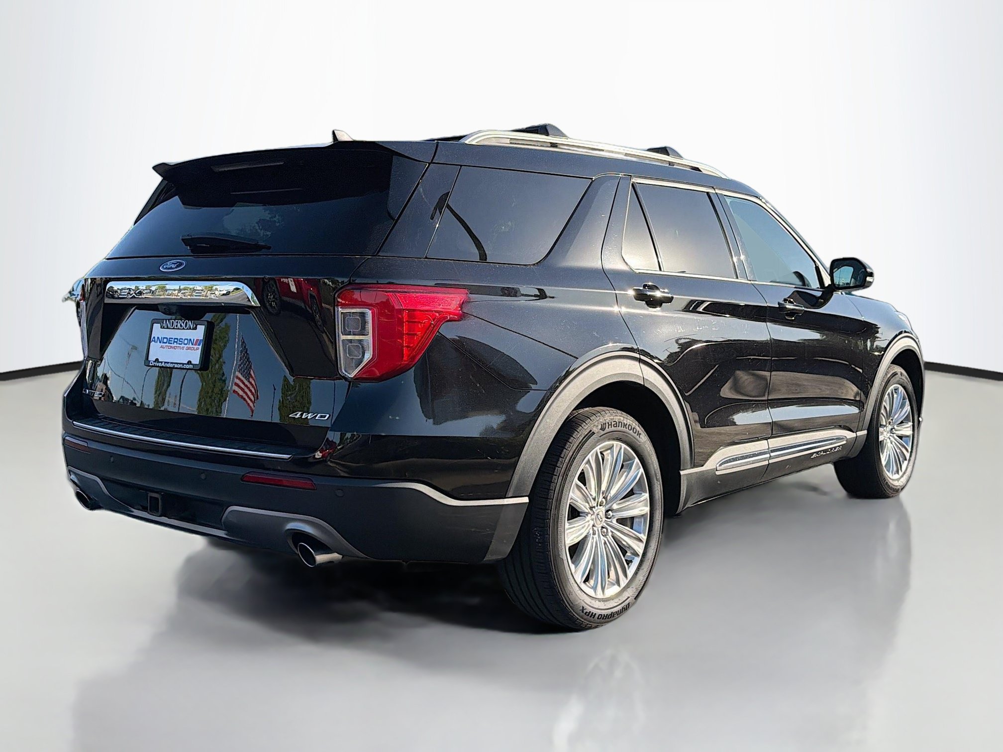 Used 2022 Ford Explorer Limited w/ Limited Technology Package AWD/4WD image 2
