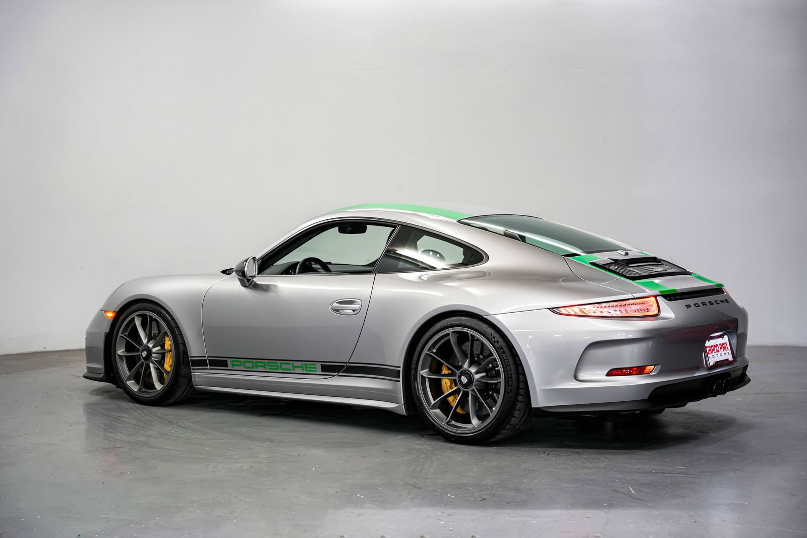 Used 2016 Porsche 911 R RWD image 8