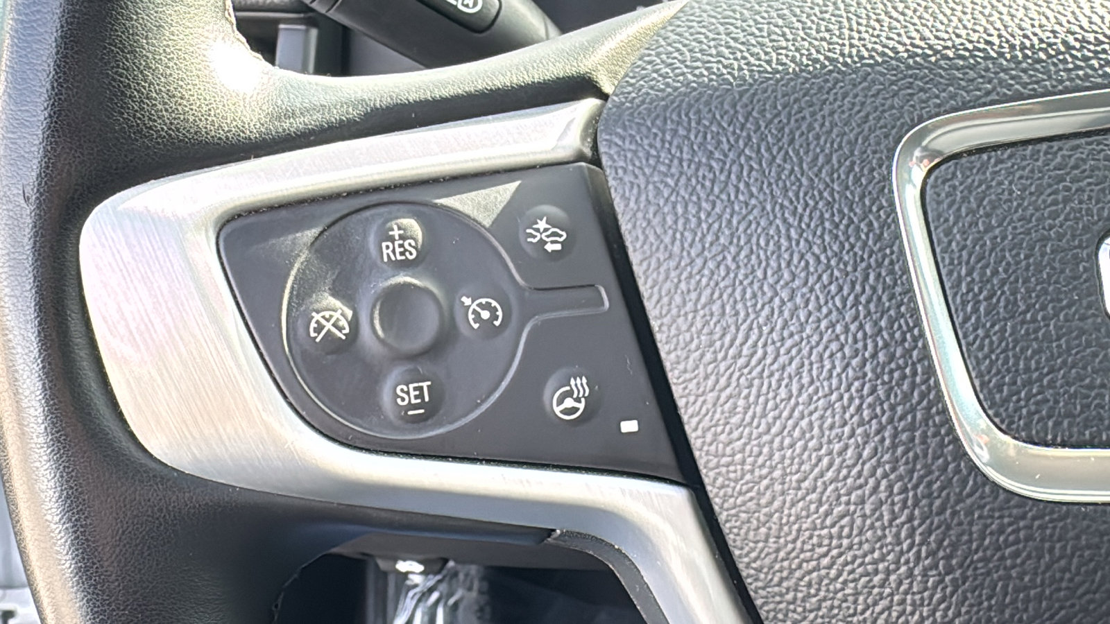 Used 2024 GMC Terrain SLT image 21