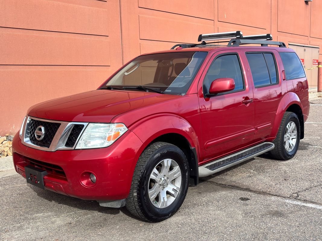 Used 2010 Nissan Pathfinder SE w/ SE Premium Journey Pkg image 4