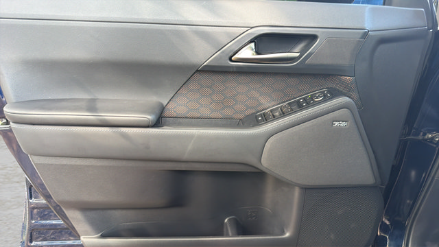 Used 2025 Lexus GX 550 w/ Accessory Package (2T) AWD/4WD image 14
