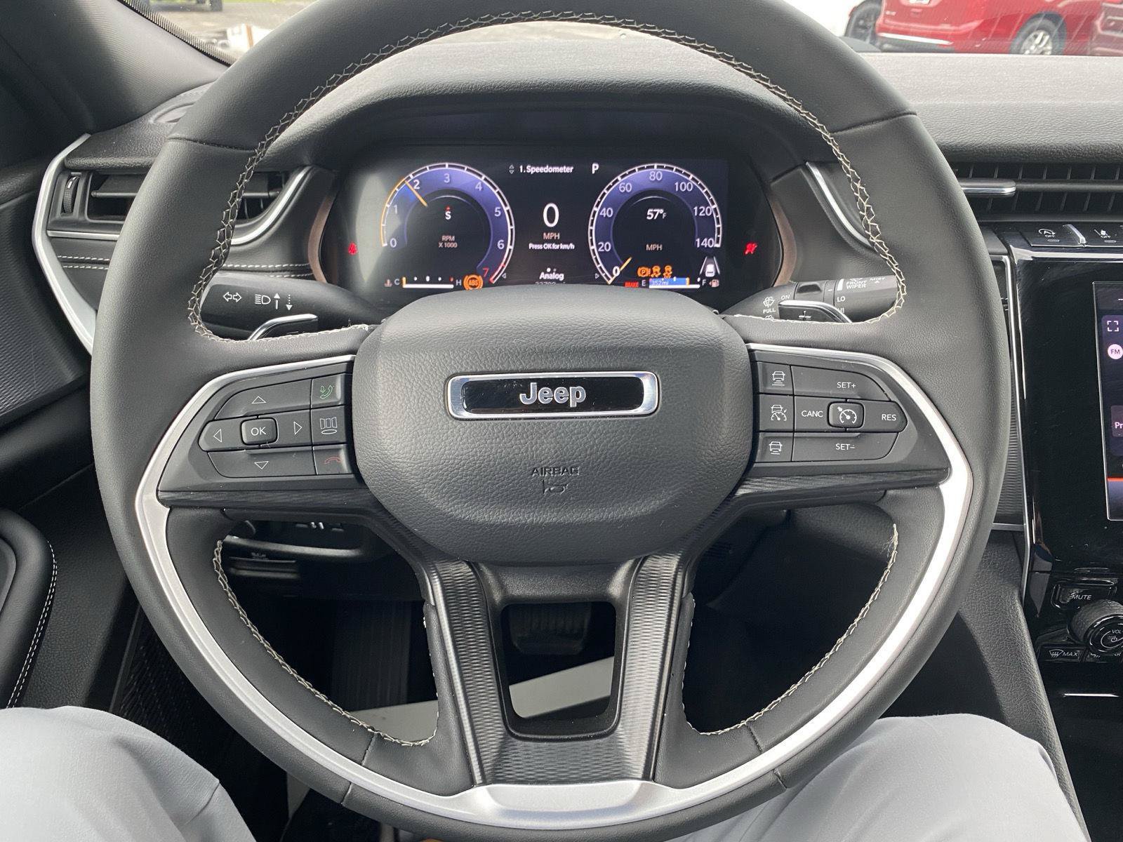 Used 2025 Jeep Grand Cherokee Altitude AWD/4WD image 18