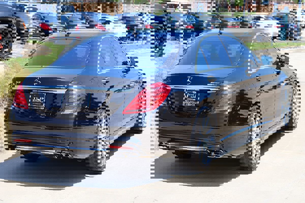 Used 2015 Mercedes-Benz S 63 AMG 4MATIC Sedan w/ Driver Assistance Package image 12