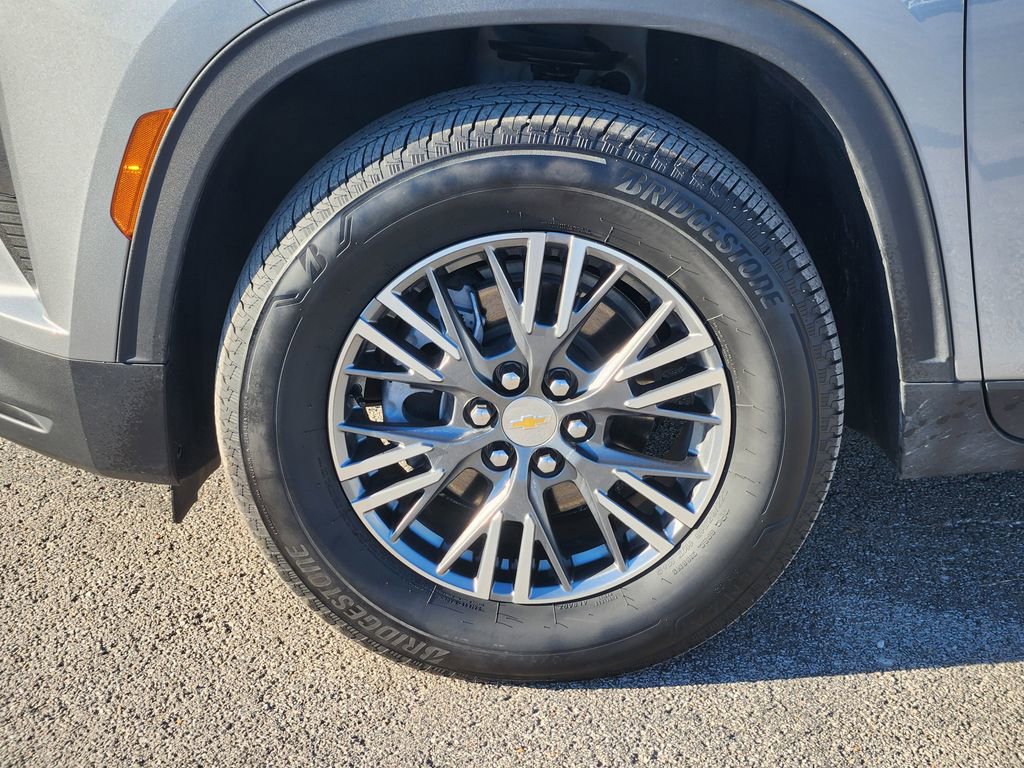 Used 2025 Chevrolet Traverse LT image 13