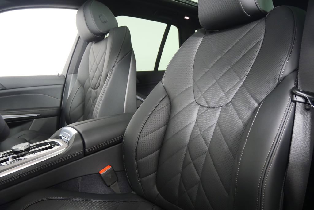 Used 2026 BMW X5 xDrive40i w/ M Sport Package image 10