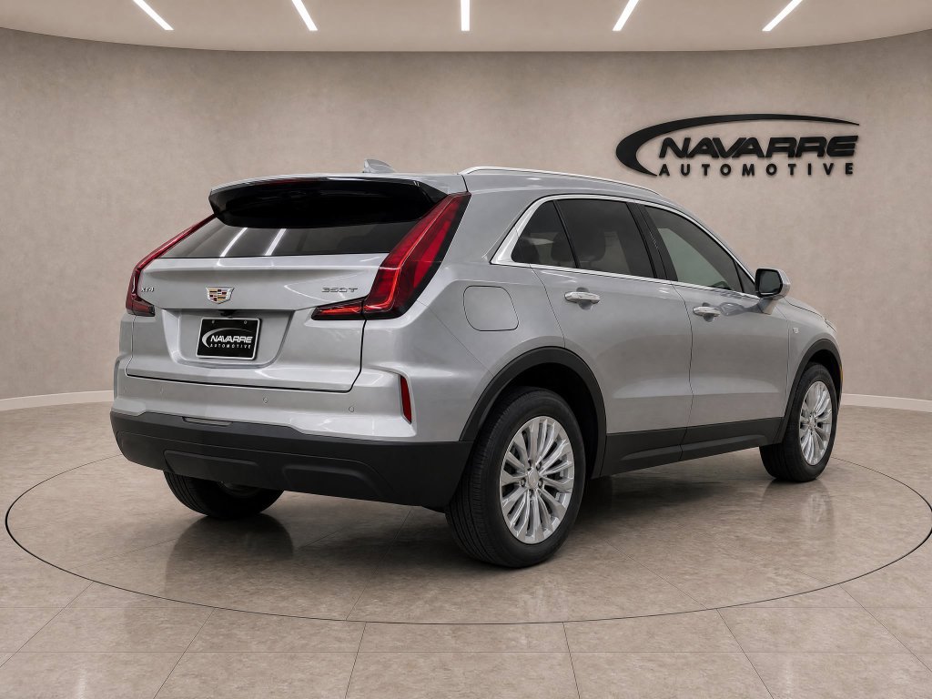 Used 2024 Cadillac XT4 Luxury w/ Cold Weather Package FWD image 7