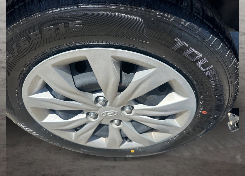 Used 2022 Hyundai Accent SE FWD image 16