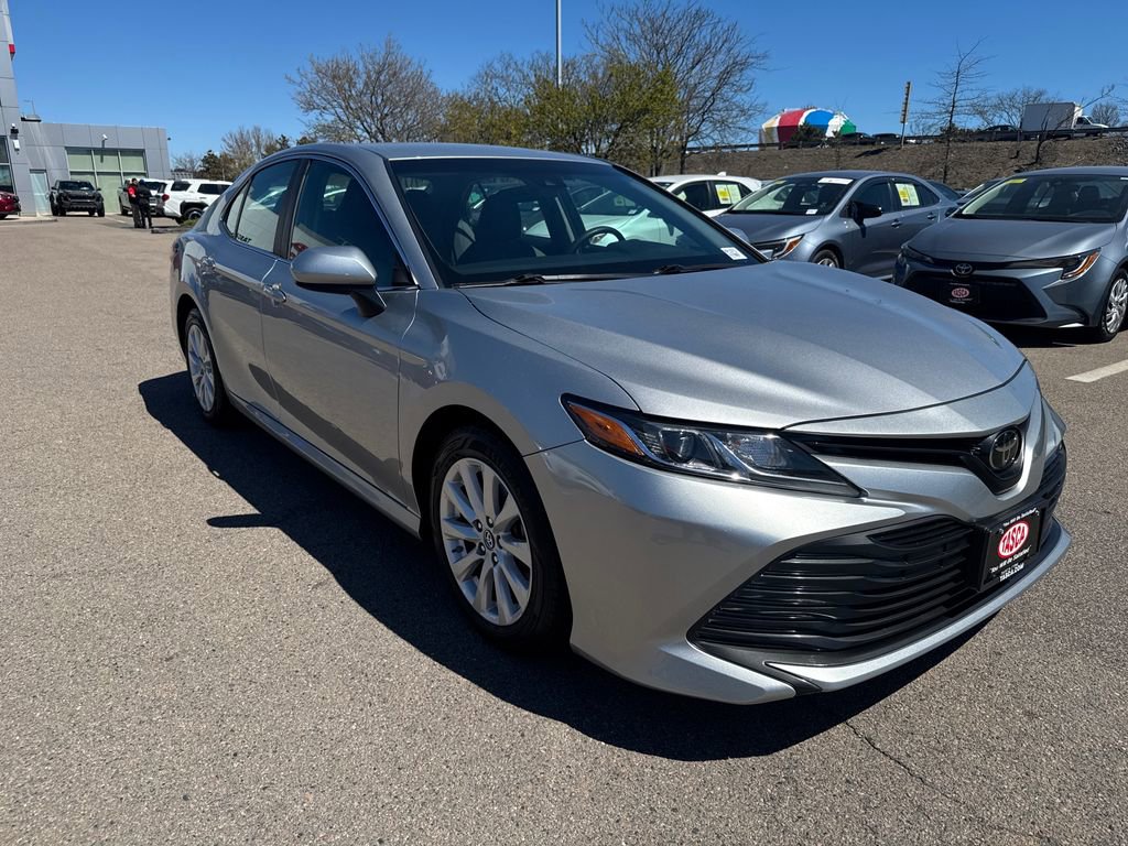 Used 2018 Toyota Camry LE FWD image 9