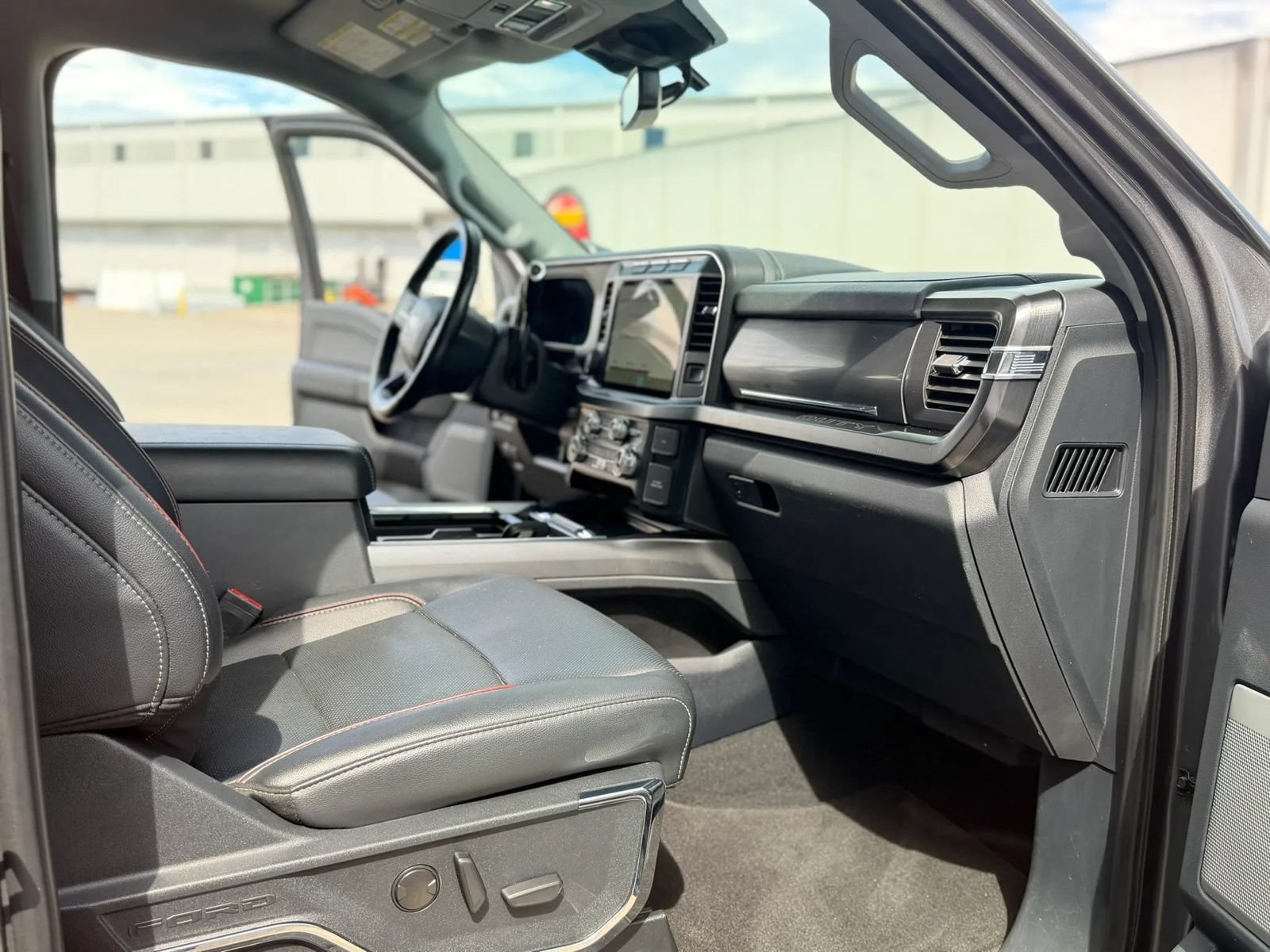 Used 2023 Ford F350 Lariat w/ Lariat Ultimate Package AWD/4WD image 27