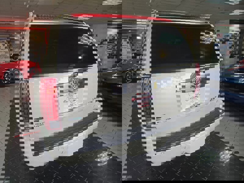 Used 2012 Cadillac Escalade Platinum image 5