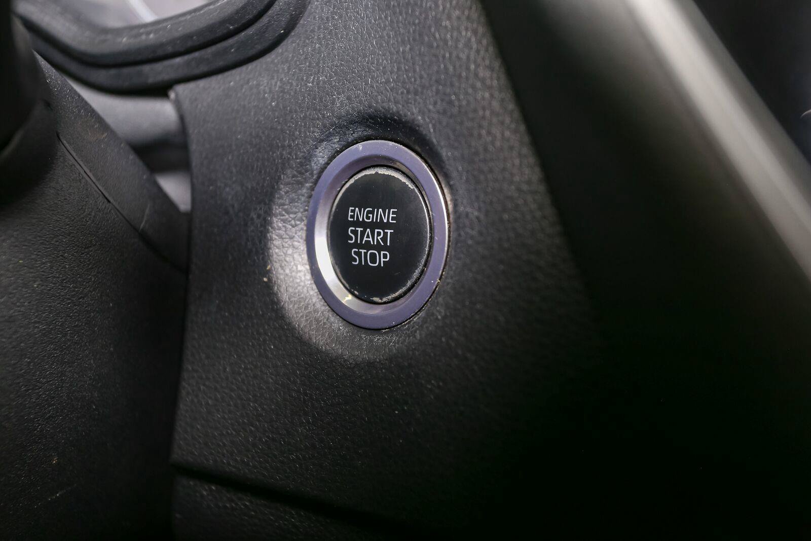 Used 2023 Toyota Corolla SE w/ SE Premium Package FWD image 30