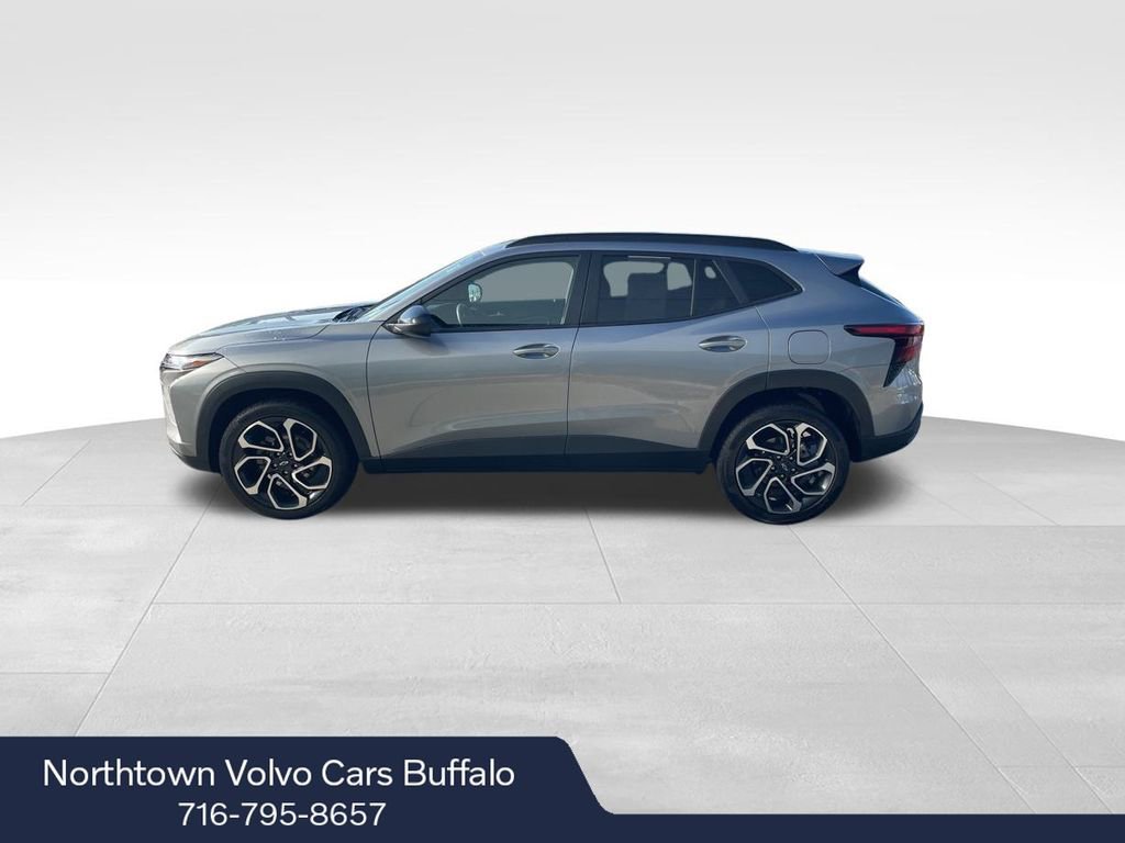 Used 2024 Chevrolet Trax RS w/ Sunroof Package image 2