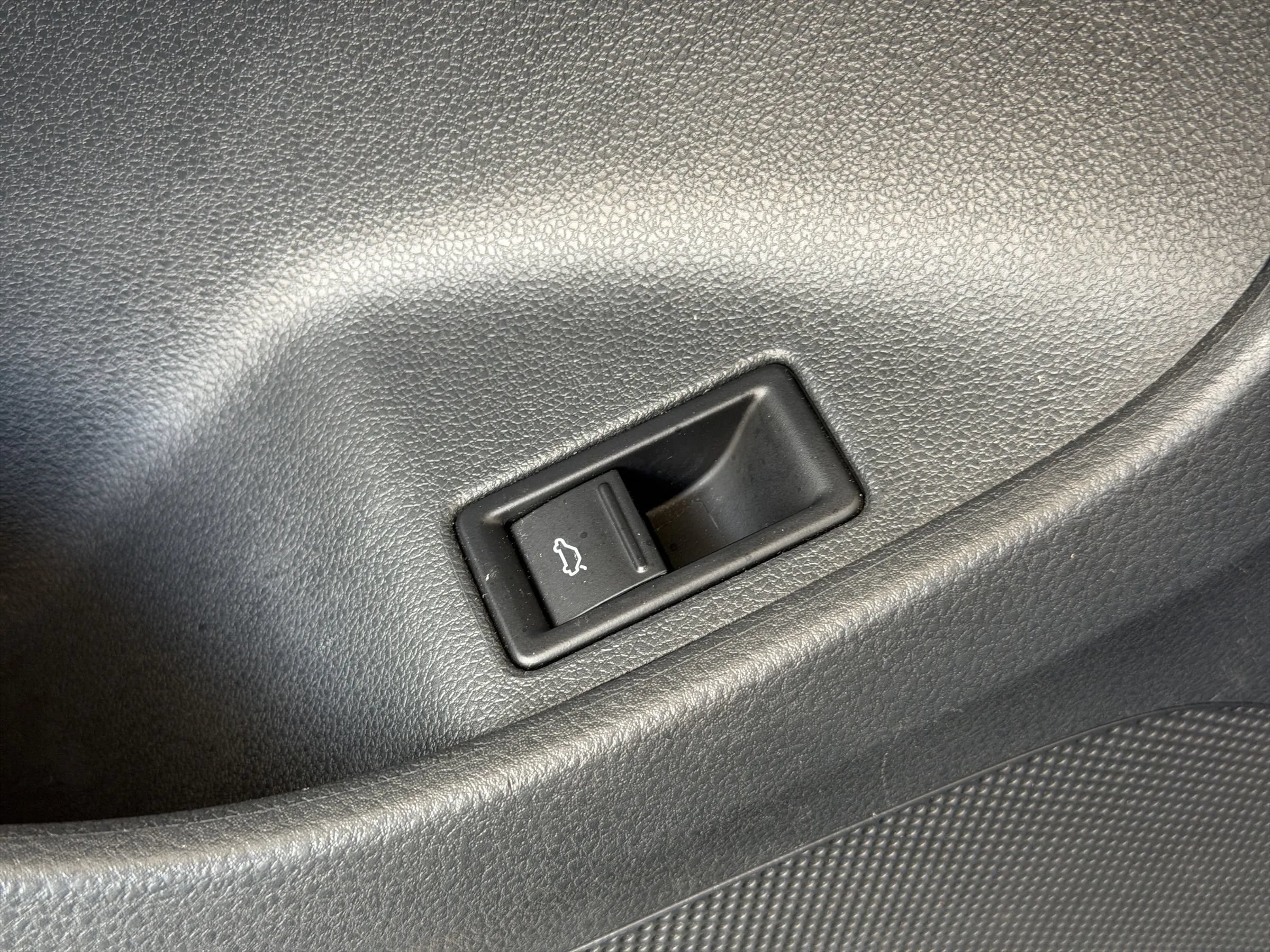 Used 2015 Volkswagen Jetta Sport FWD image 34