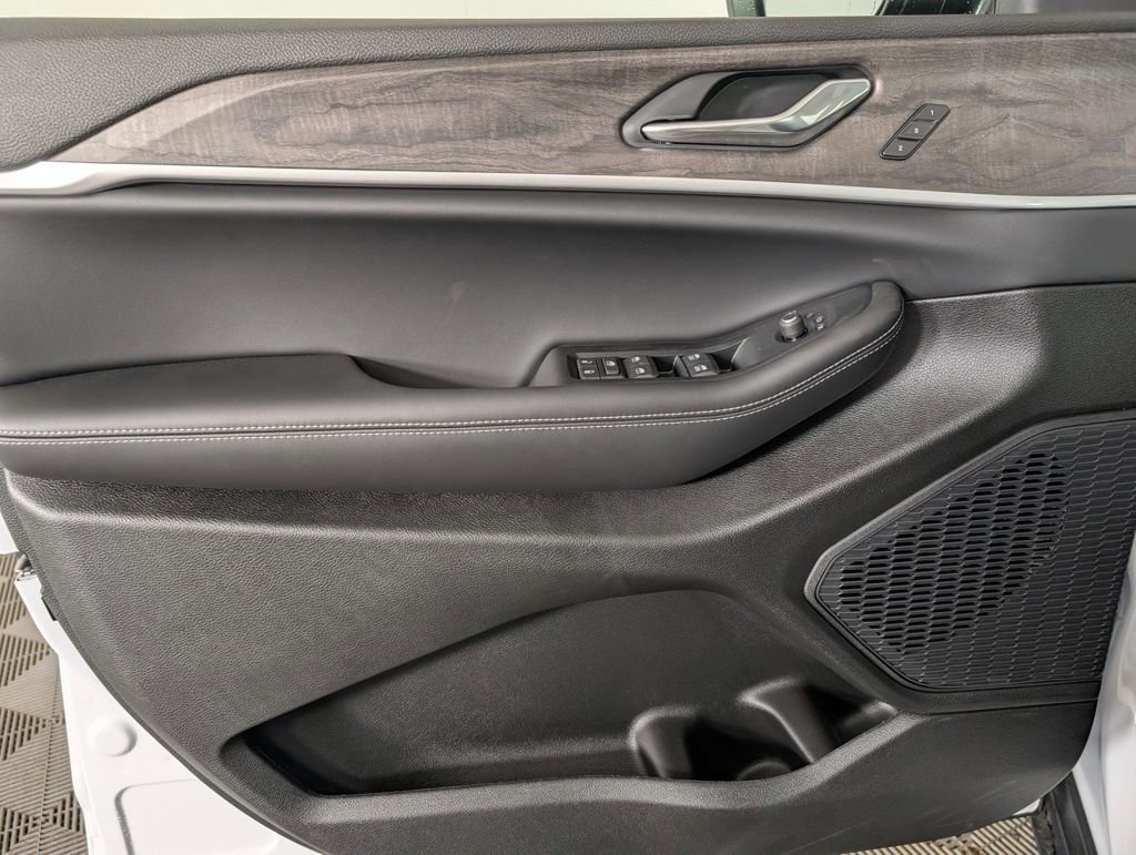 New 2025 Jeep Grand Cherokee L Limited image 15