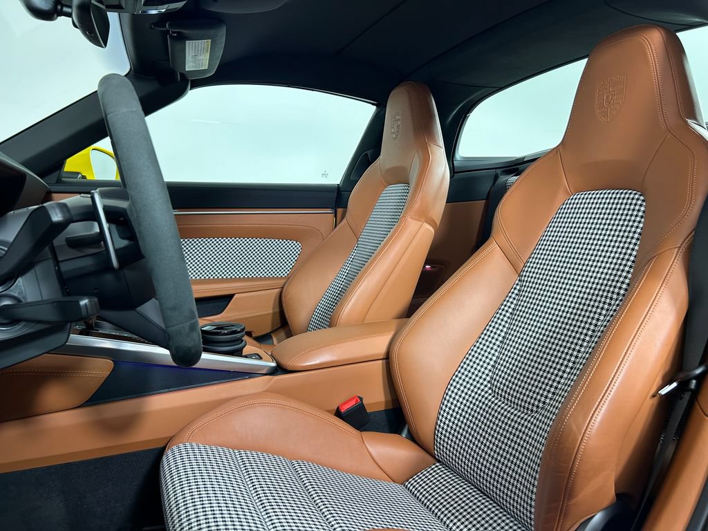 Certified 2024 Porsche 911 Targa 4 AWD/4WD image 5