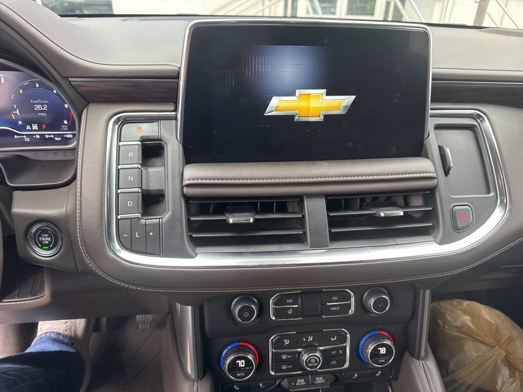 Used 2023 Chevrolet Suburban LT w/ Luxury Package image 11
