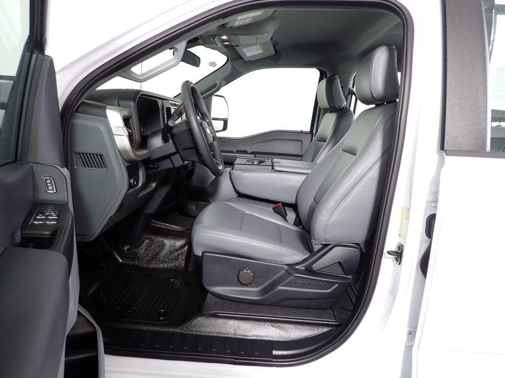 Used 2025 Ford F350 XL w/ Snow Plow Prep Package image 26
