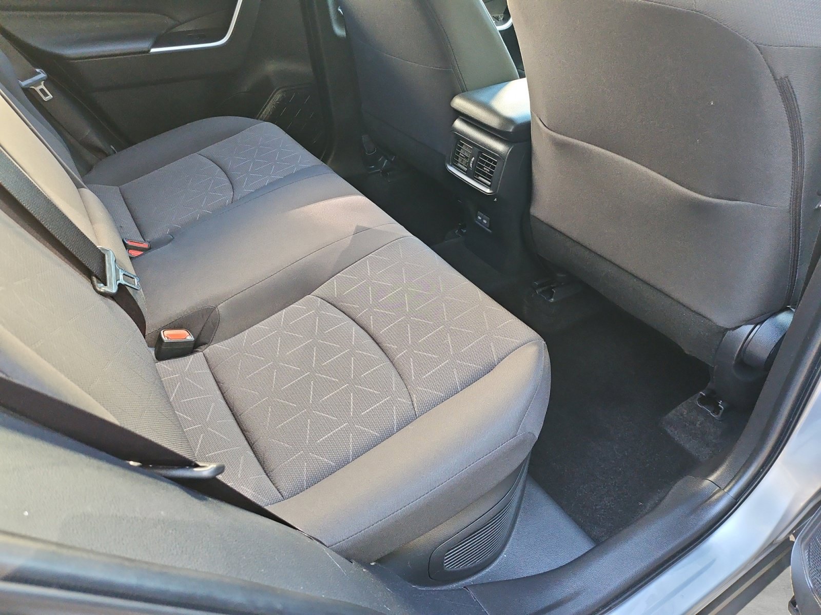 Used 2025 Toyota RAV4 XLE AWD/4WD image 32