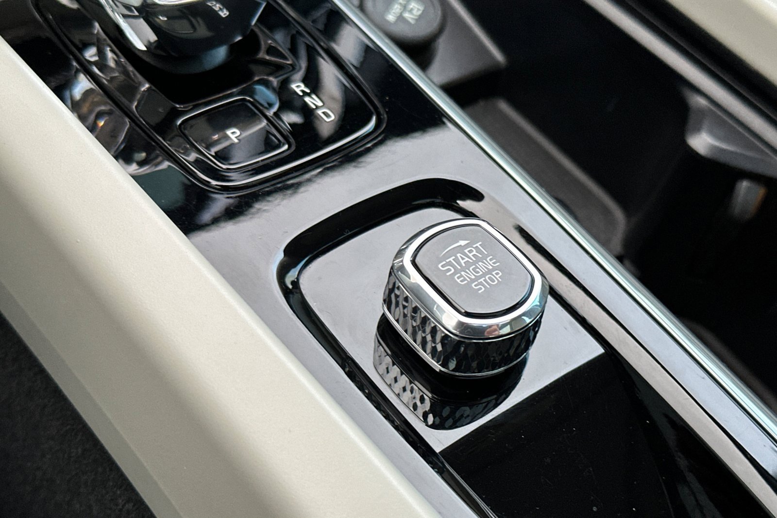 Used 2023 Volvo XC60 T8 Ultimate image 25