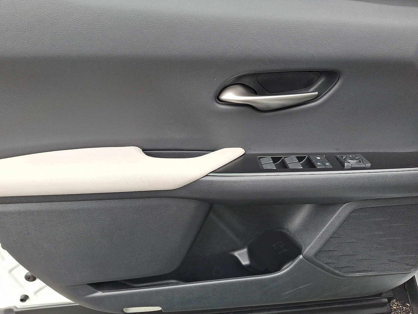 Used 2023 Lexus UX 250h FWD w/ Premium Package image 9