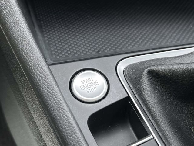 Certified 2023 Volkswagen Jetta SE w/ Panoramic Sunroof Package image 32