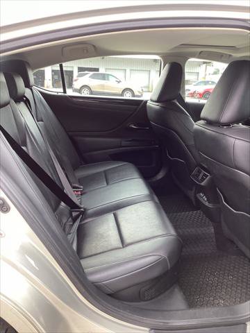 Used 2019 Lexus ES 300h w/ Premium Package FWD image 21
