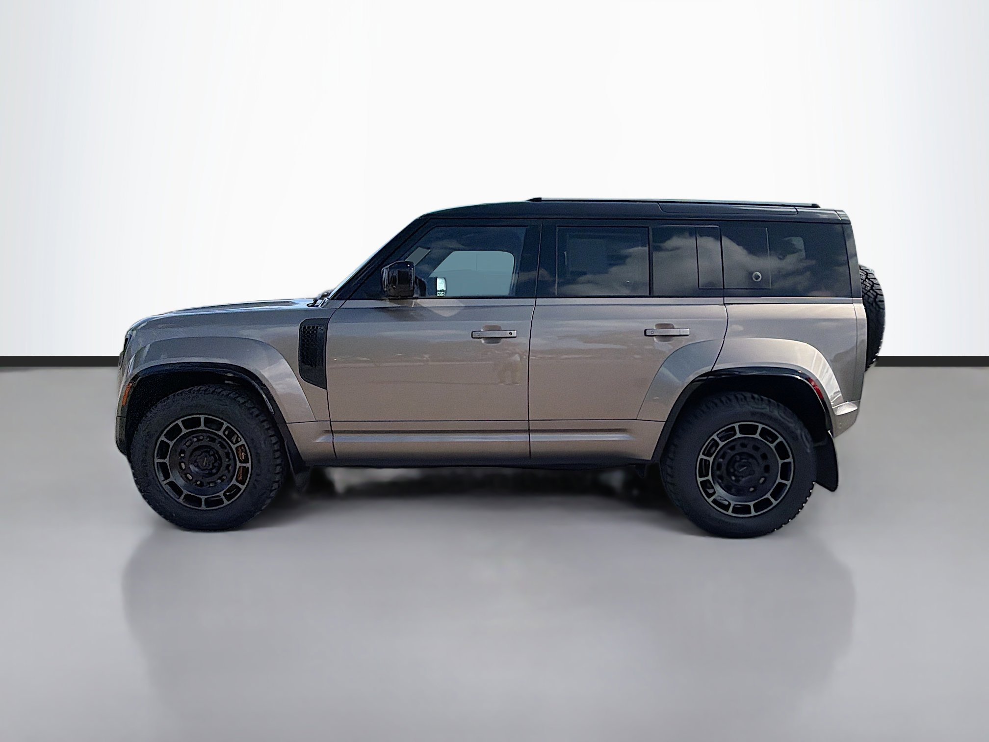 New 2026 Land Rover Defender 110 OCTA image 2