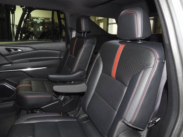 Used 2024 Chevrolet Traverse RS w/ LPO, Floor Liner Package image 43