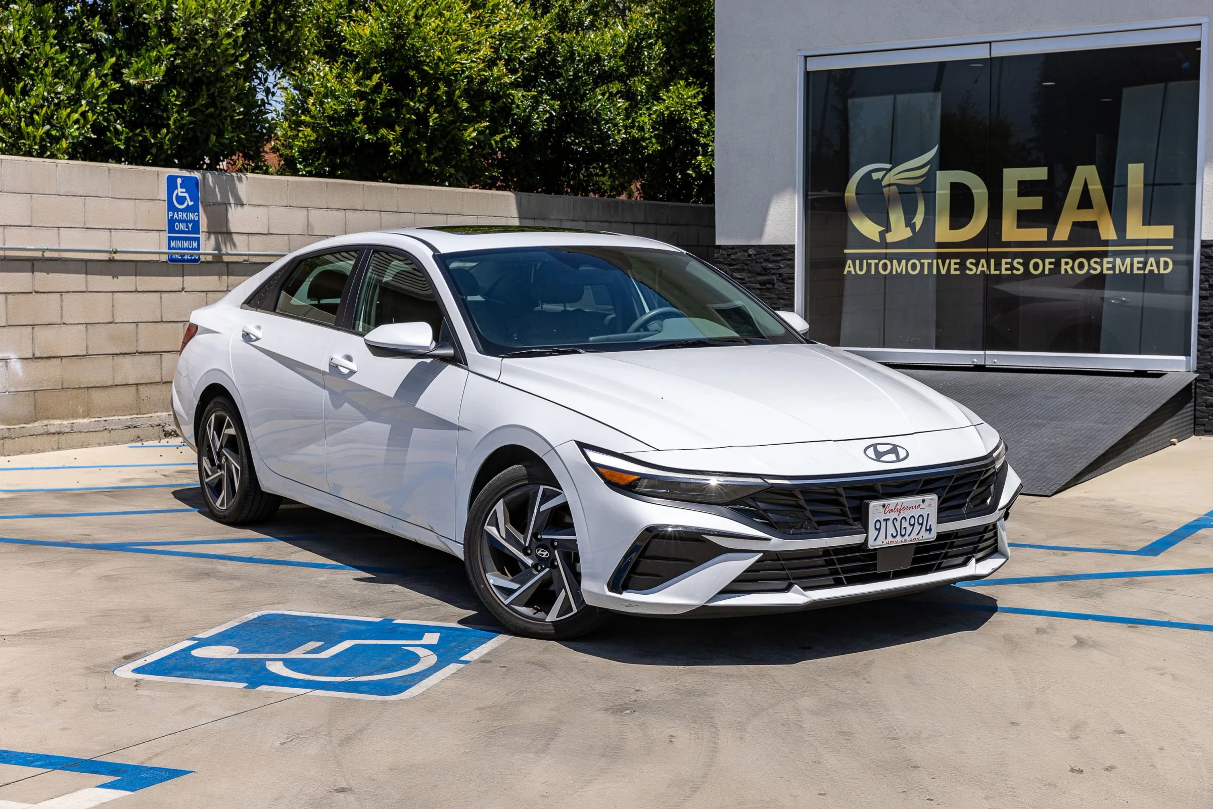 Used 2025 Hyundai Elantra SEL FWD image 2