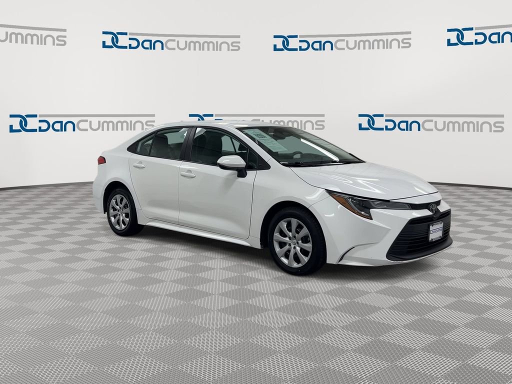 Used 2023 Toyota Corolla LE FWD image 2
