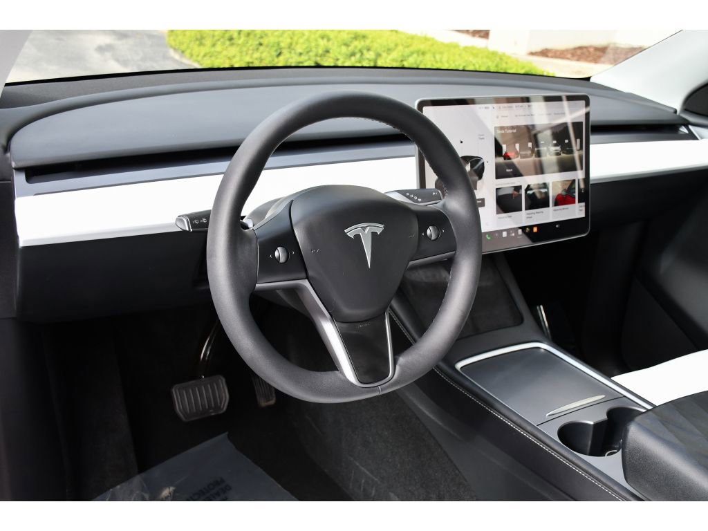 Used 2024 Tesla Model Y Long Range AWD/4WD image 13