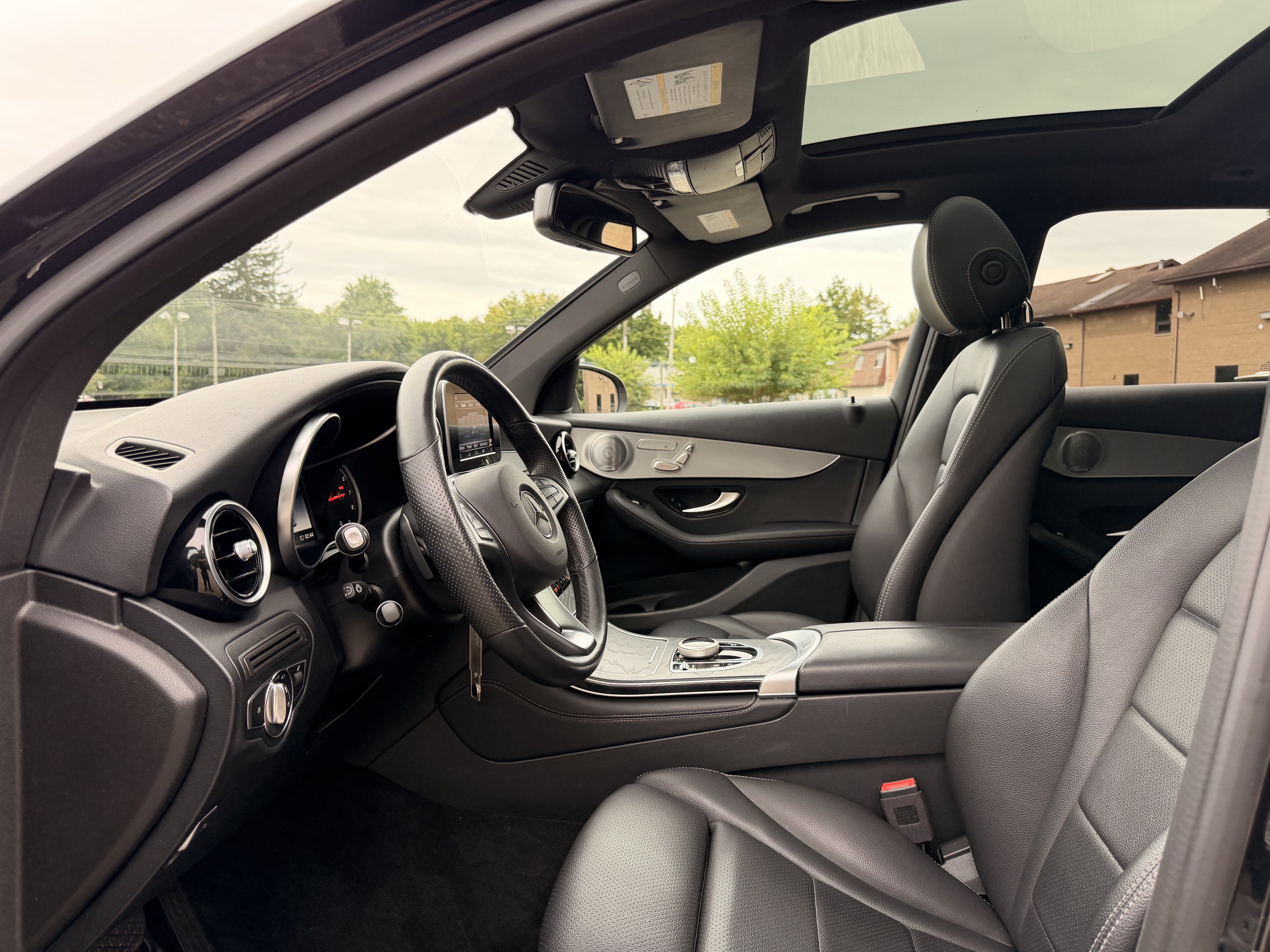 Used 2019 Mercedes-Benz GLC 300 4MATIC image 15