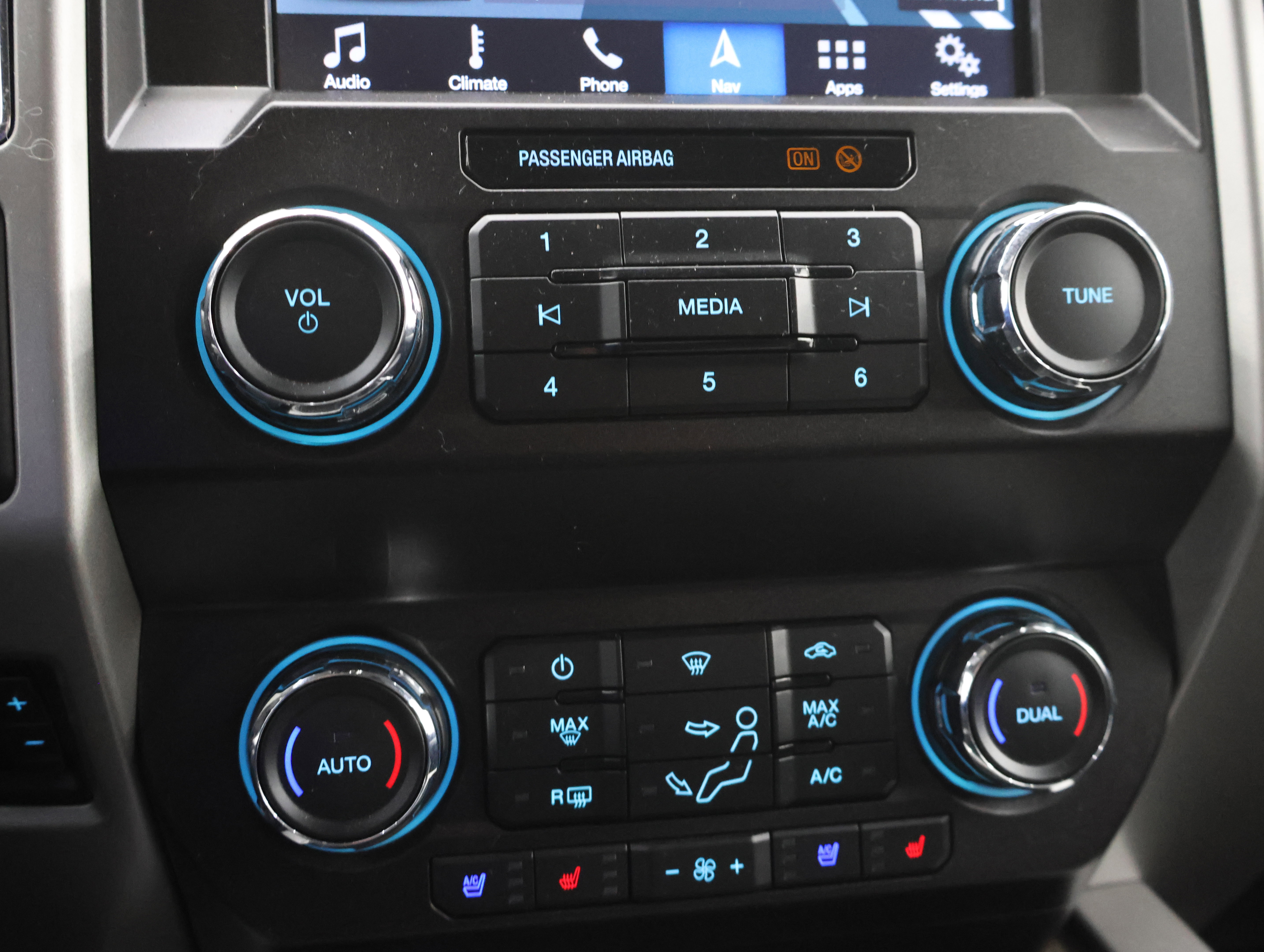 Used 2019 Ford F350 Lariat w/ Chrome Package image 41