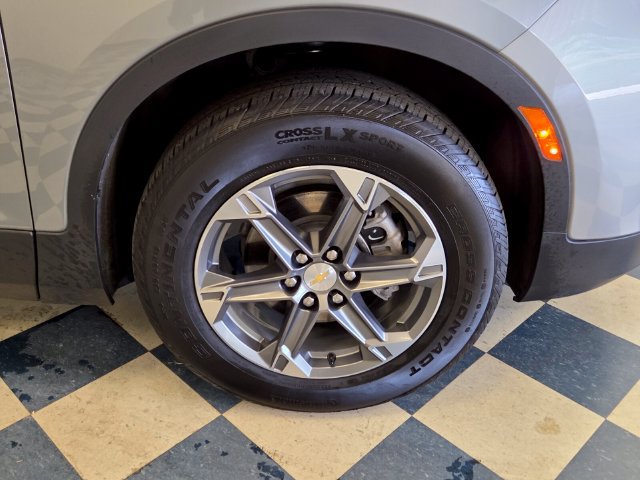 Used 2025 Chevrolet Blazer LT AWD/4WD image 9