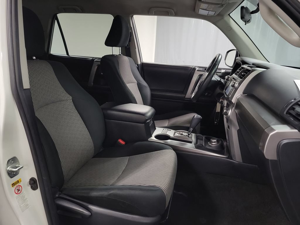 Used 2018 Toyota 4Runner SR5 AWD/4WD image 27