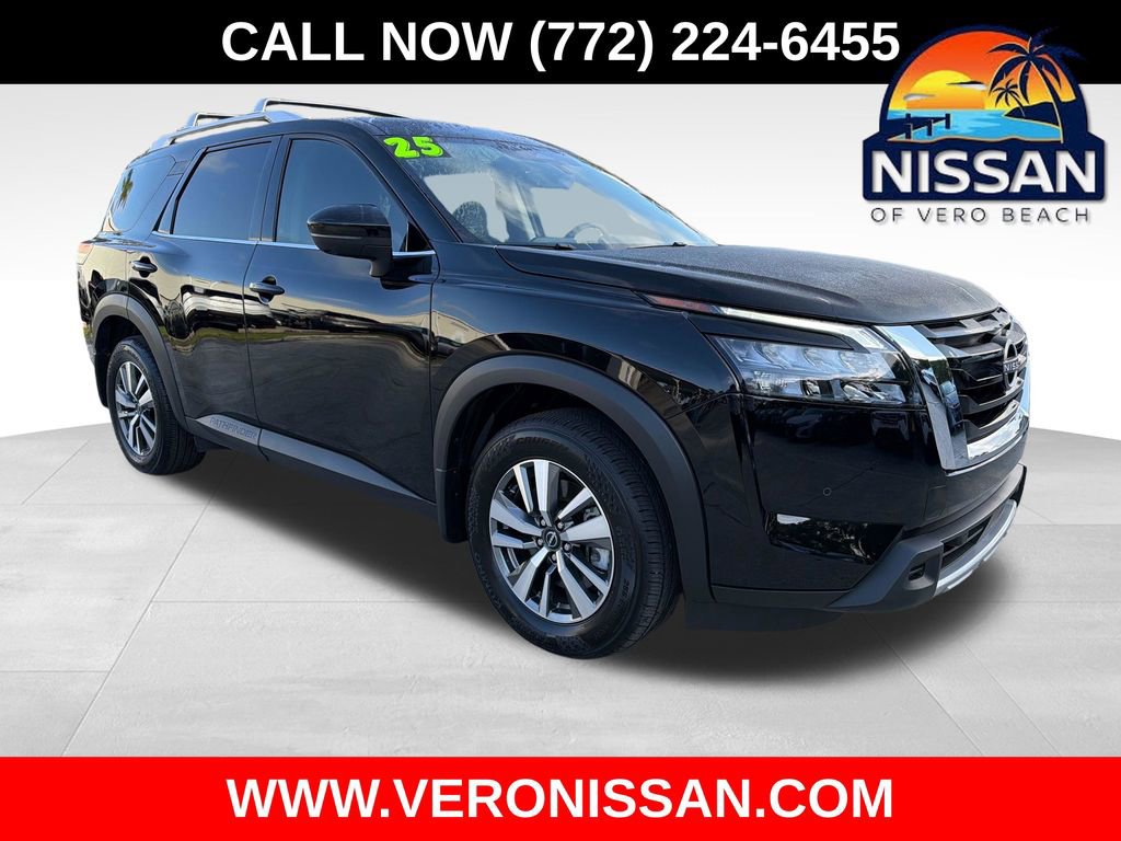Used 2025 Nissan Pathfinder SL AWD/4WD image 1