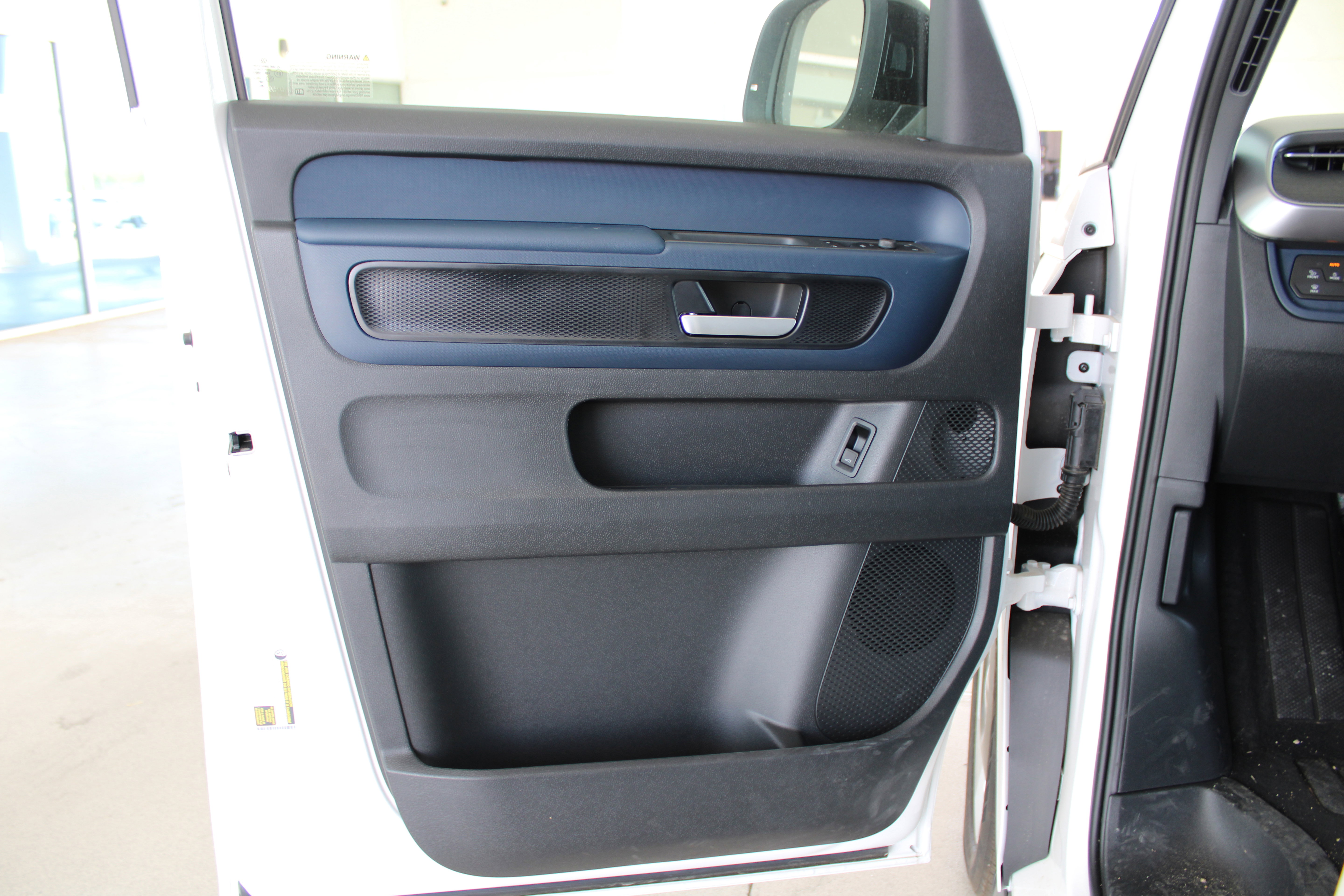 New 2025 Volkswagen ID. Buzz Pro S image 9