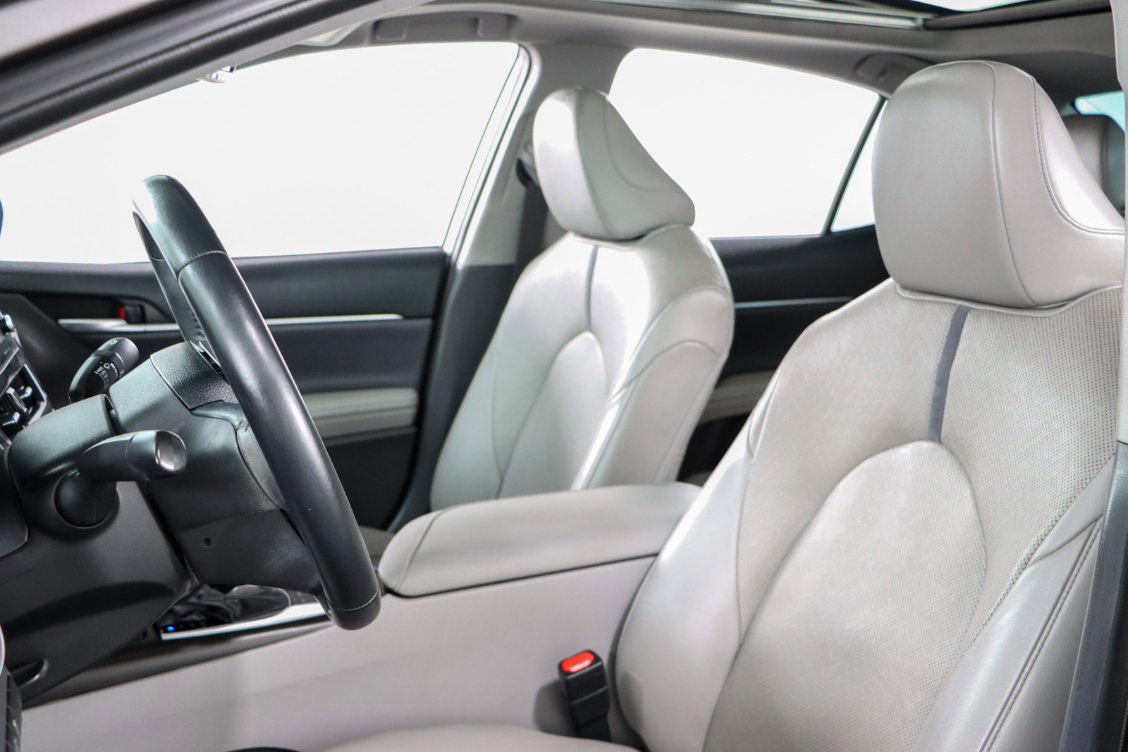 Used 2022 Toyota Camry XLE w/ Navigation Package image 24