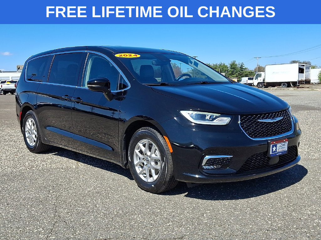 Used 2024 Chrysler Pacifica Touring-L
