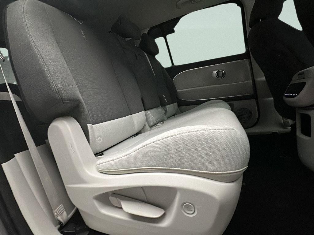 New 2026 Hyundai Ioniq 9 SE image 11