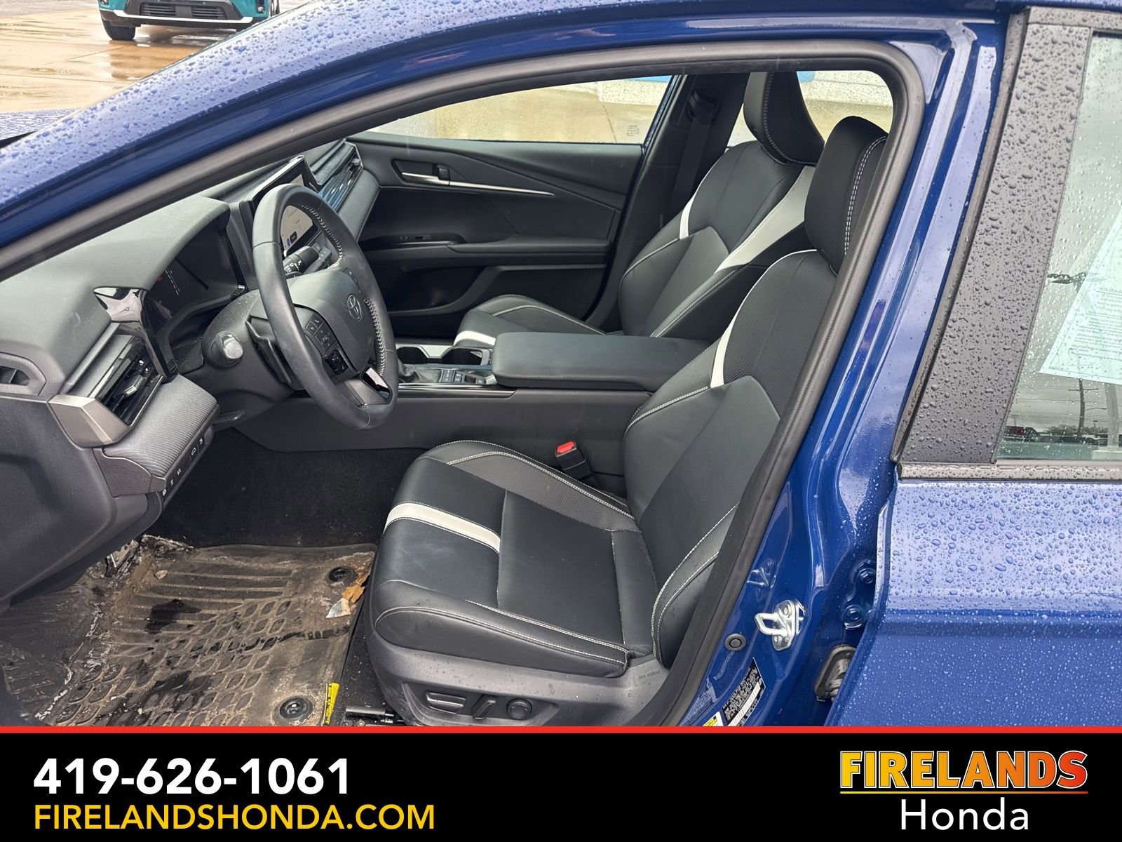 Used 2025 Toyota Camry SE FWD image 14