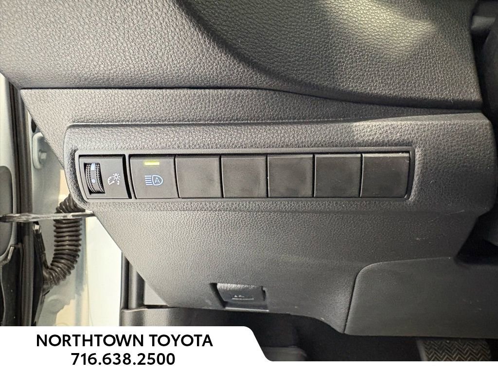 Used 2021 Toyota Corolla SE w/ Carpet Mat Package (TMS) image 12