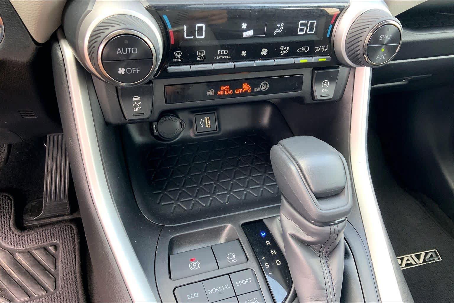 Used 2023 Toyota RAV4 XLE AWD/4WD image 35