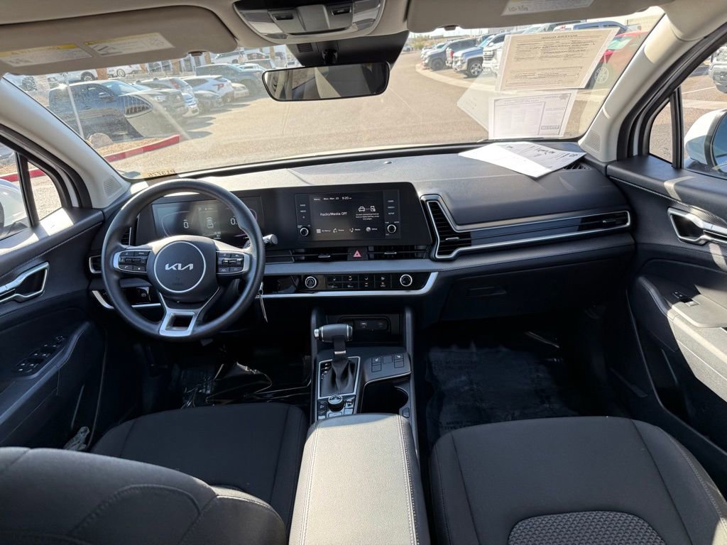 Used 2025 Kia Sportage LX AWD/4WD image 16